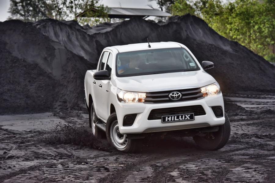  Toyota Hilux 4x4 SRX Double Cab 2016 года  (ZA) (фото 29 из 35)